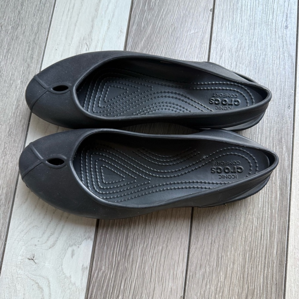 CROCS Women's Elegant Black Loafers - Picture 2 of 4